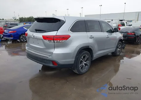 2017 Toyota Highlander Le Plus z USA, uszkodzony, nr VIN 5TDZZRFH8HS228349
